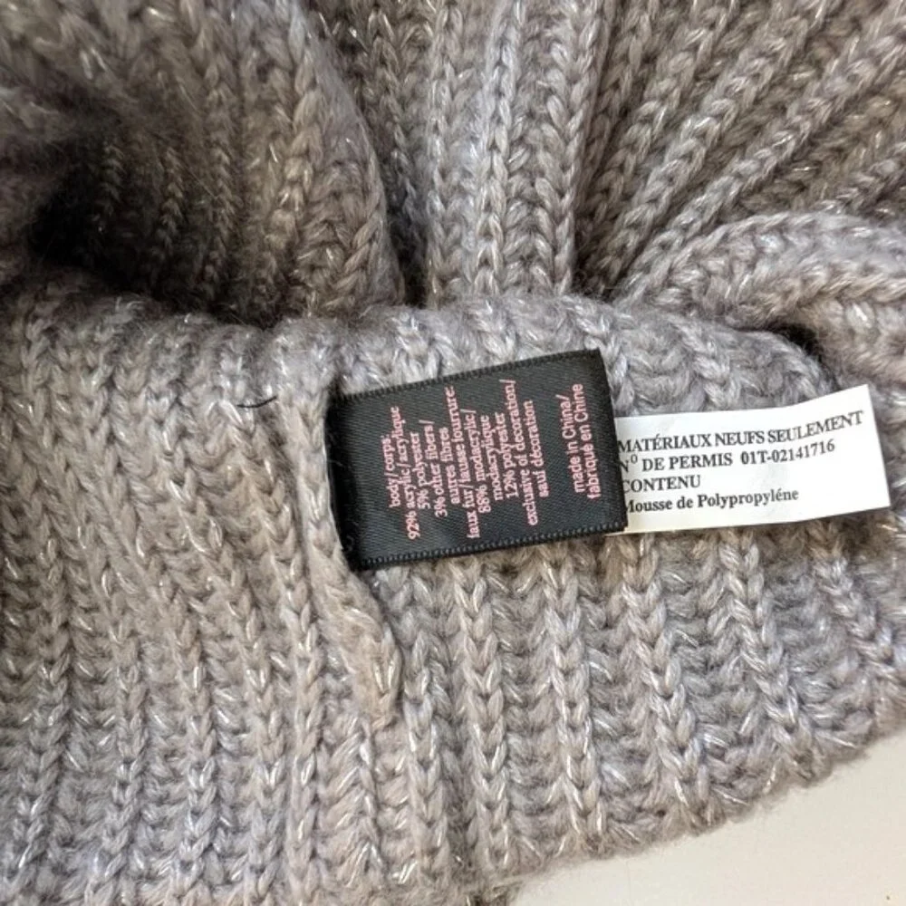 NWOT Victoria's Secret Snowflake Sparkle Pom Pom Hat Beanie in Gray‎
